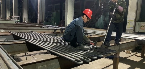 φ60.3×7.5\SA-210C 水冷壁帶鰭片內螺紋管，帶鰭片。2）附質量證明書，3）品牌：武鍋、東鍋、哈鍋選其一