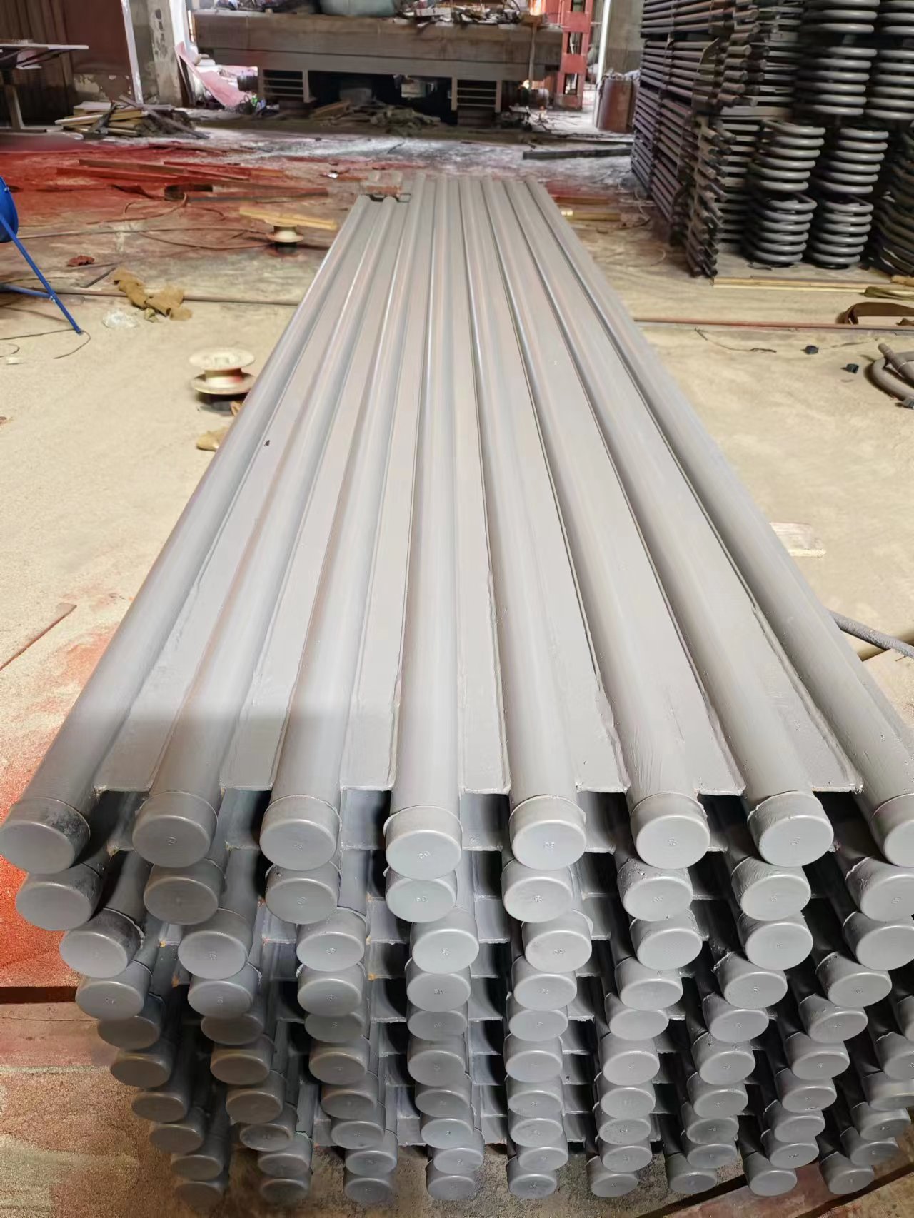 φ60.3×7.5\SA-210C 水冷壁帶鰭片內螺紋管，帶鰭片。2）附質量證明書，3）品牌：武鍋、東鍋、哈鍋選其一